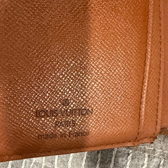 Louis Vuitton Monogram Canvas Kisslock Trifold Wallet. - Picture 9 of 10